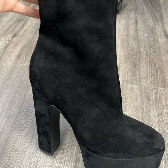 BRAND NEW-NEVER WORN Steve Madden black suede booties size 8 - Picture 2 of 7